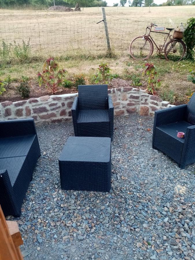 La Tour De Ver Gite Atypique Possibilite Table D'Hotes Sur Reservation Экстерьер фото